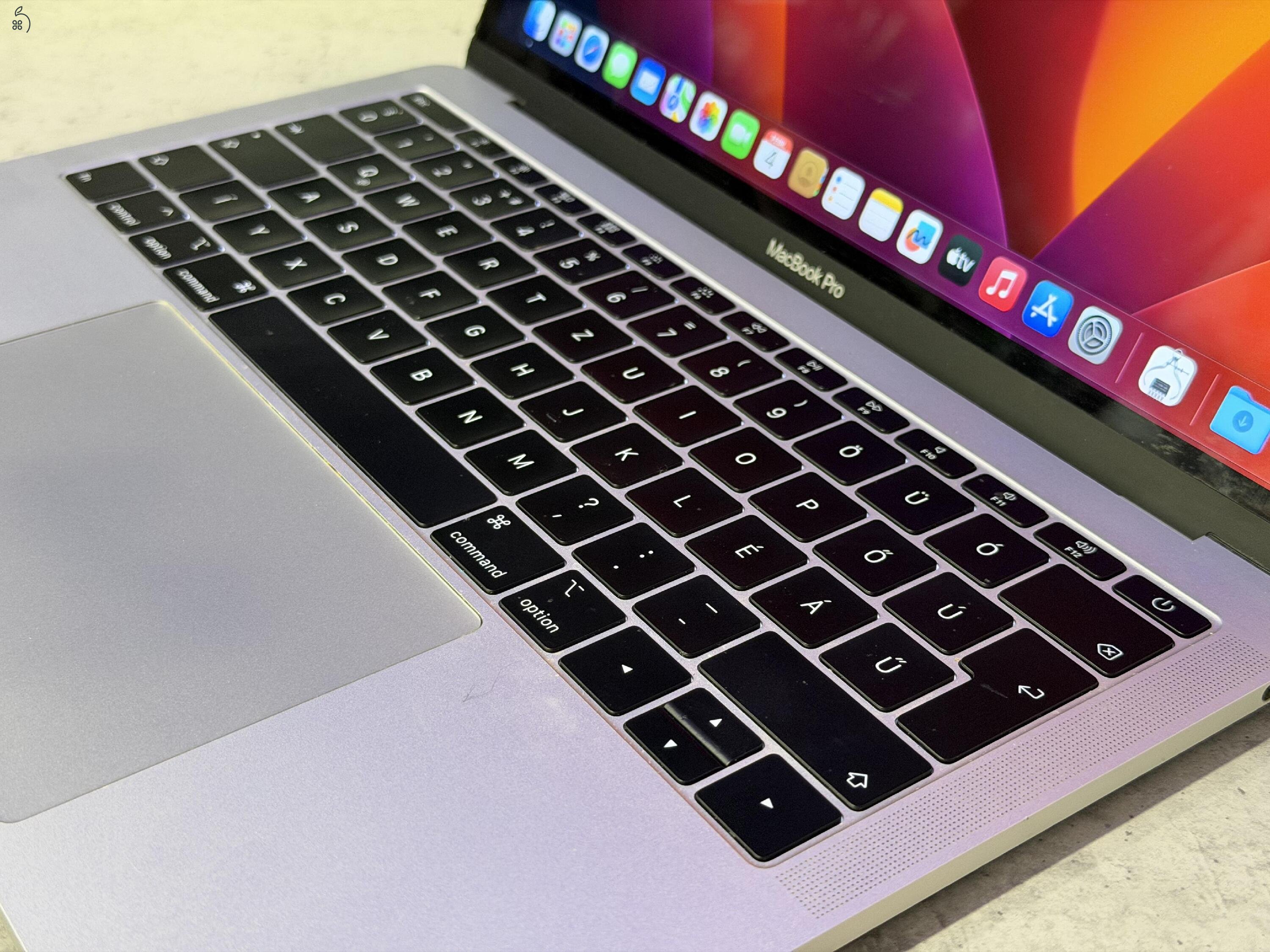 MacBook Pro 13” (2017) – i5 / 16GB RAM / 512GB SSD – frissen telepítve