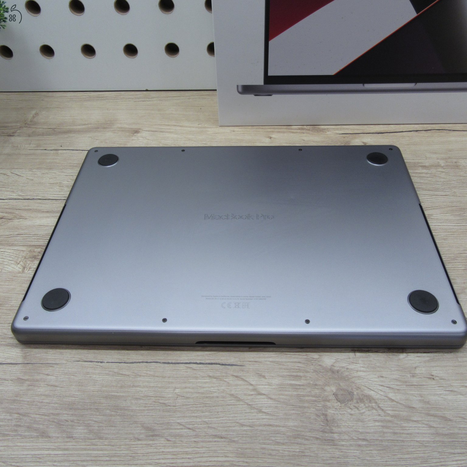 Apple MacBook Pro 14 (2021) 32GB/2TB használt, karcmentes – 90% akku (108 ciklus)