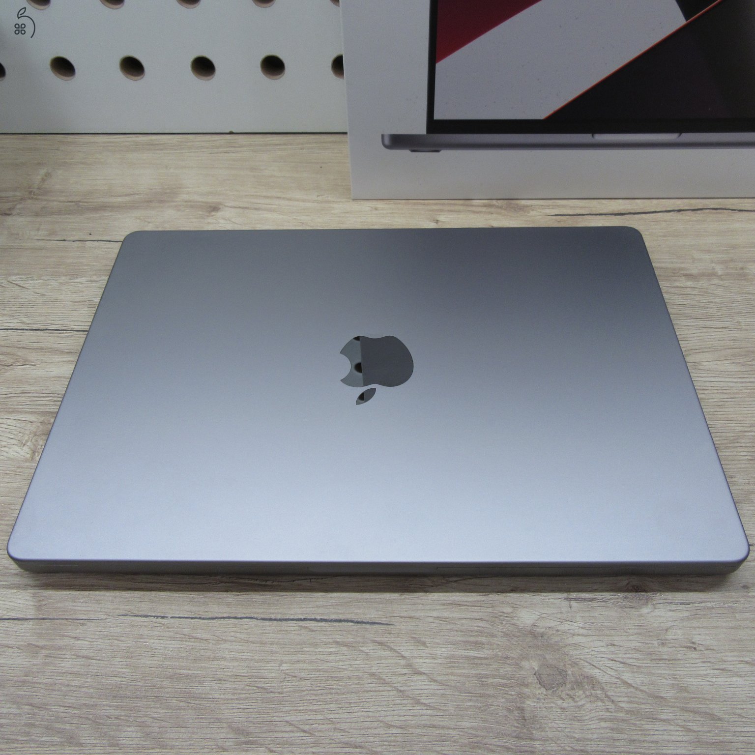 Apple MacBook Pro 14 (2021) 32GB/2TB használt, karcmentes – 90% akku (108 ciklus)