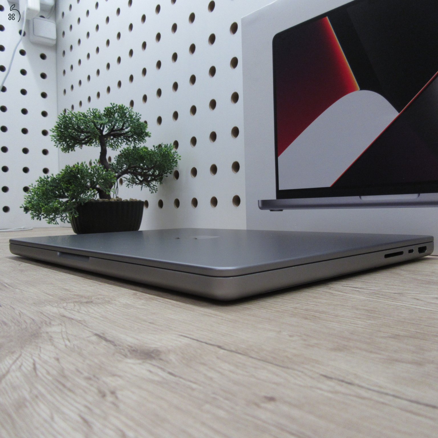 Apple MacBook Pro 14 (2021) 16GB / 1TB – használt, karcmentes – 83% akku