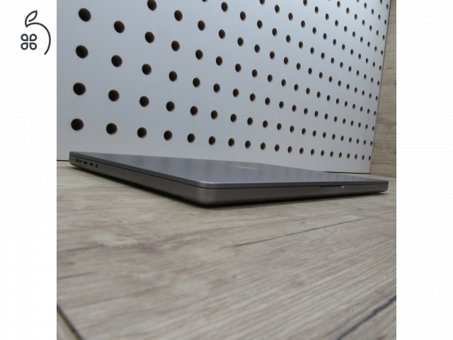 Apple MacBook Pro 16 (2021) 16GB / 512GB – használt, szép állapot – 82% akku 353 ciklus