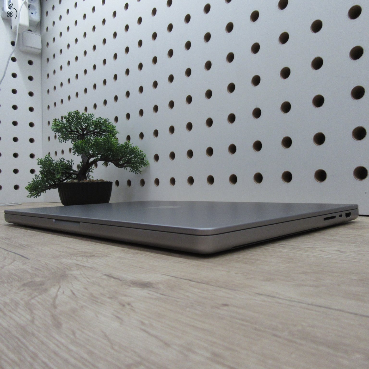 Apple MacBook Pro 16 (2021) 16GB / 512GB – használt, szép állapot – 82% akku 353 ciklus