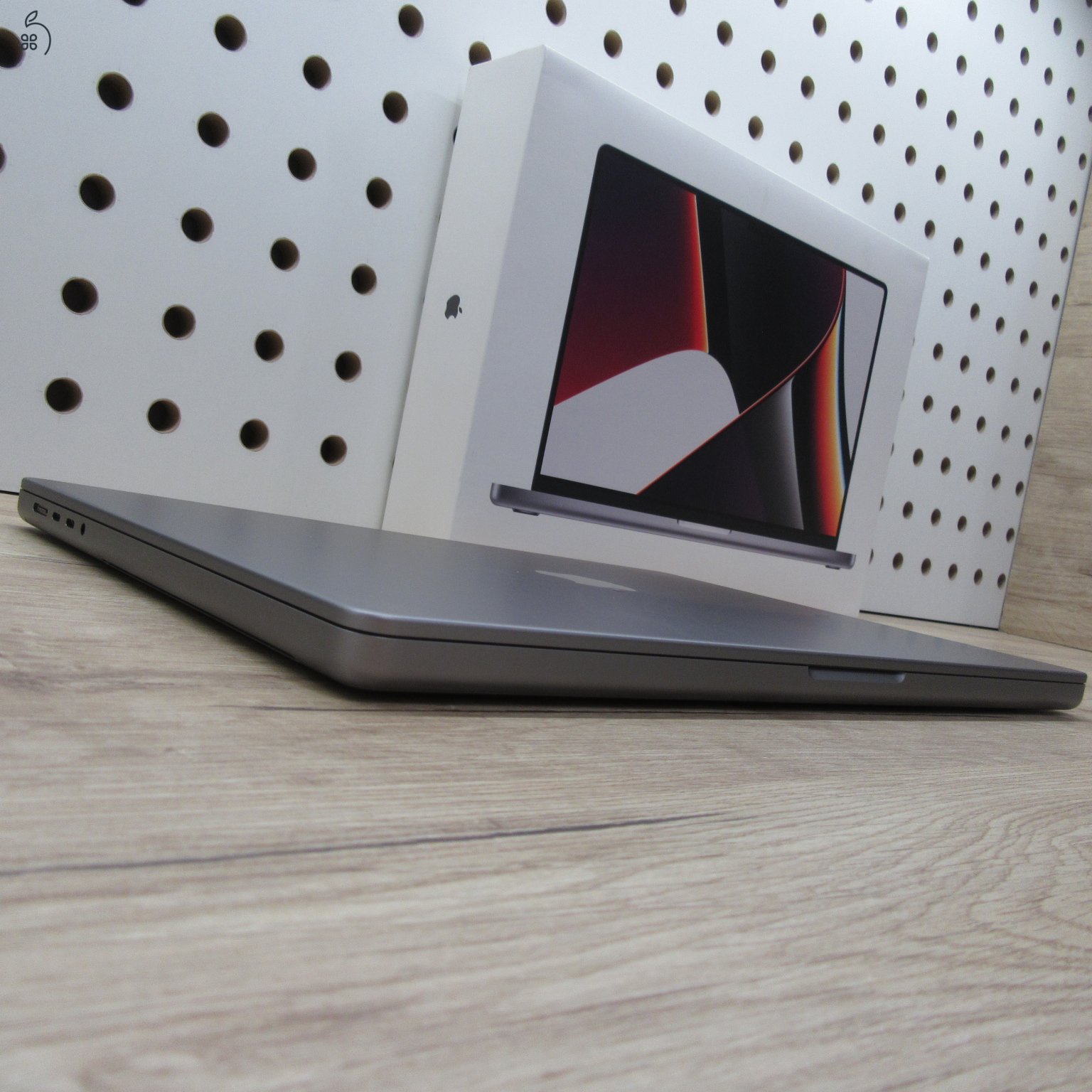 Apple MacBook Pro 16 (2021) 16GB / 1TB – használt, szép állapot – 90% akku - 136 ciklus