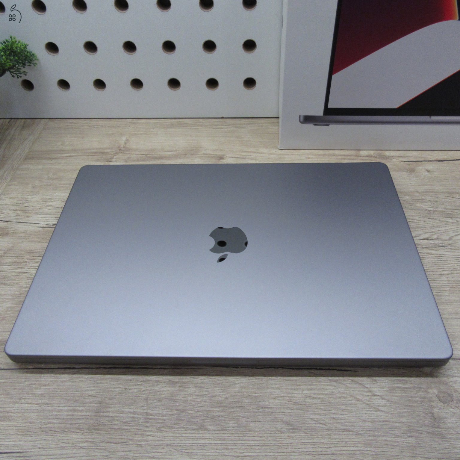 Apple MacBook Pro 16 (2021) 16GB / 1TB – használt, szép állapot – 90% akku - 136 ciklus