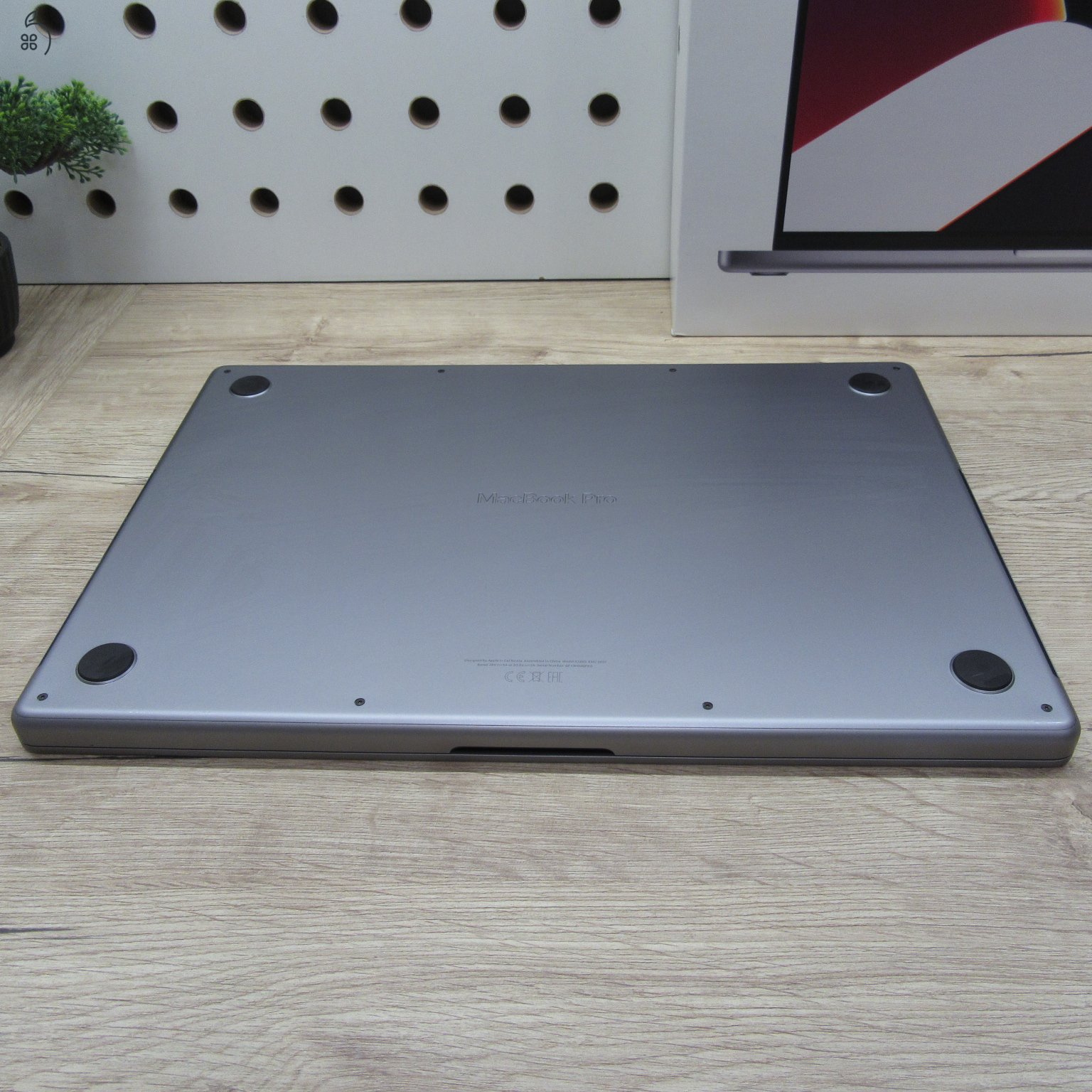 Apple MacBook Pro 16 (2021) 16GB / 1TB – használt, szép állapot – 90% akku - 136 ciklus