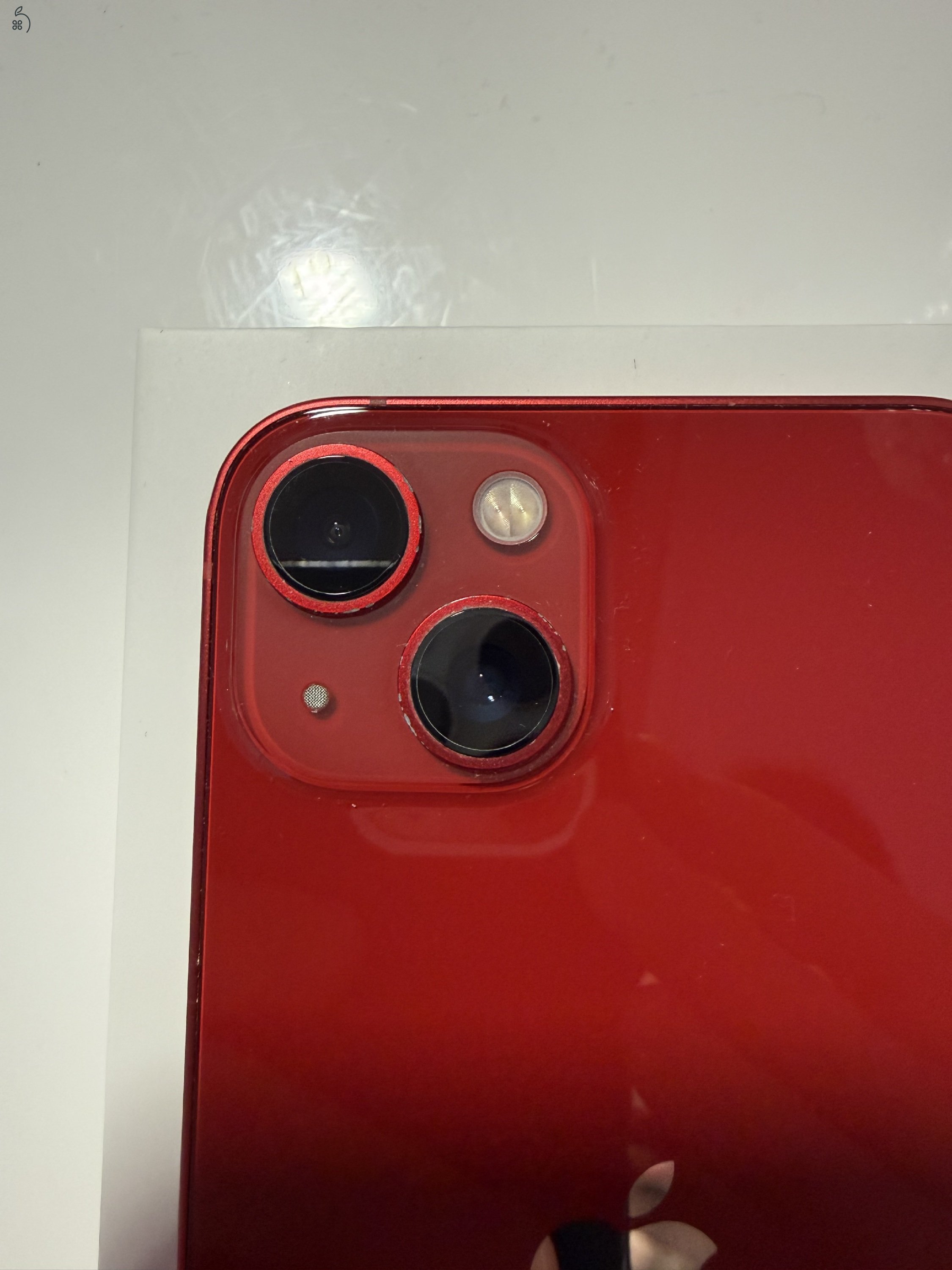 2db 2021-es Iphone 13 128GB Red és Pink színben 