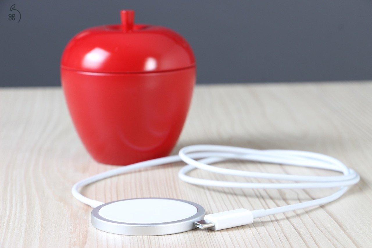 APPLE MAGSAFE TOLTO FEHER - UJSZERU ALLAPOT US-7645