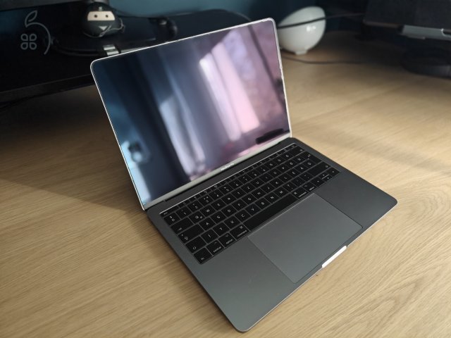 Eladó egy 2017-es MacBook Pro (13)