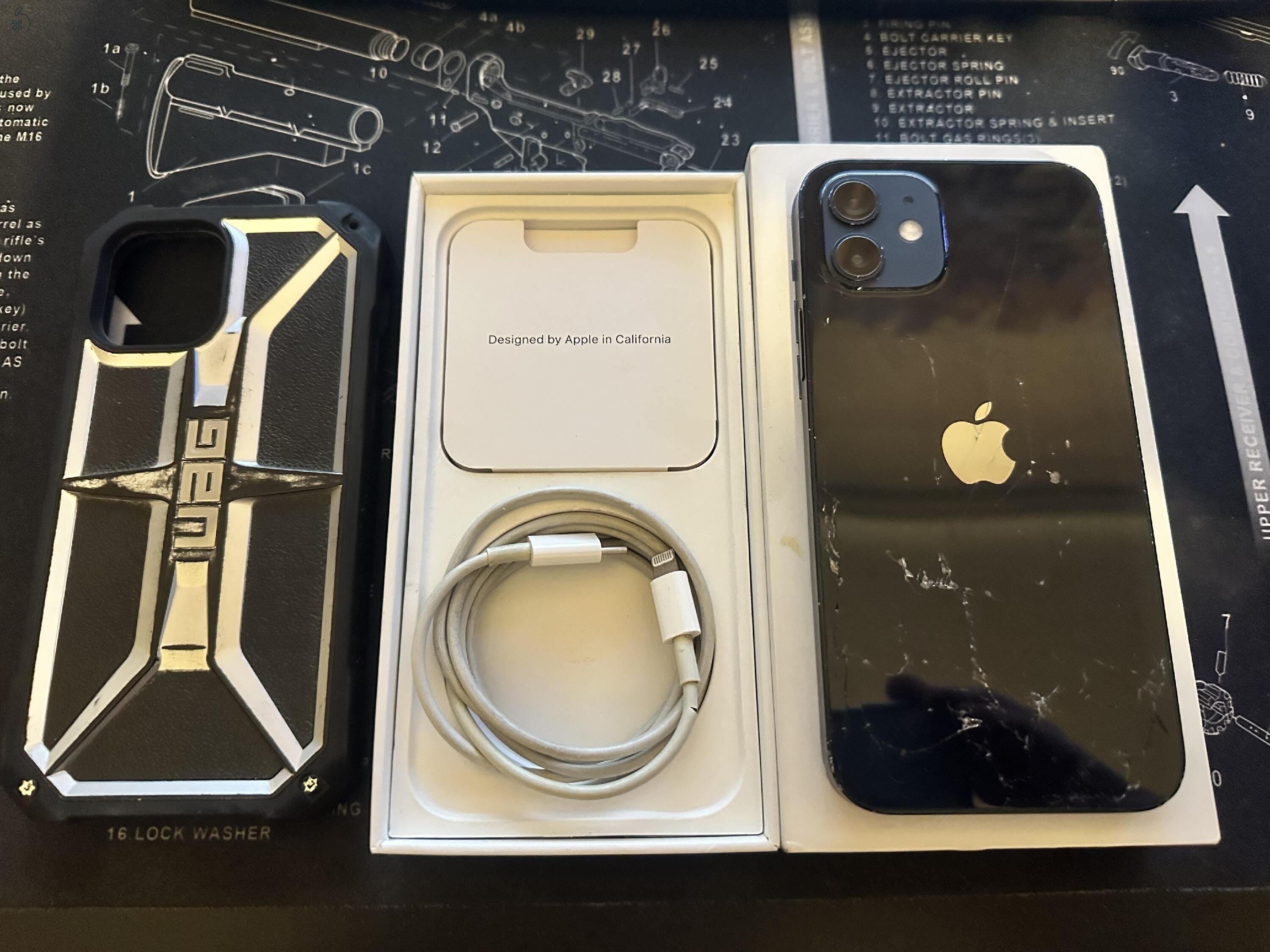 iPhone 12 repedt hátlappal