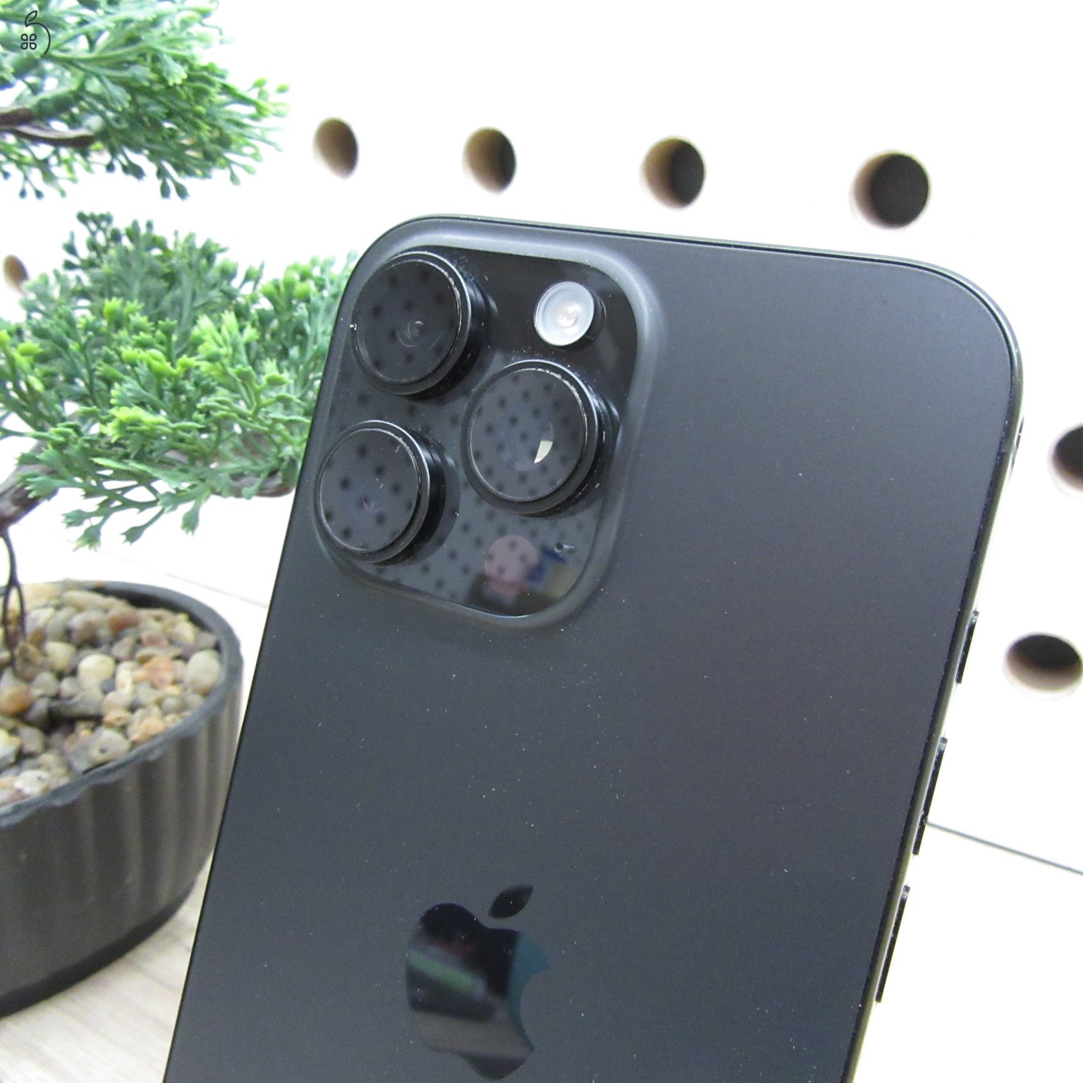 Apple iPhone 16 Pro Max 256GB fekete titán – használt, megkímélt – 100% akku (140 ciklus) – Apple garancia 2026.06.02-ig