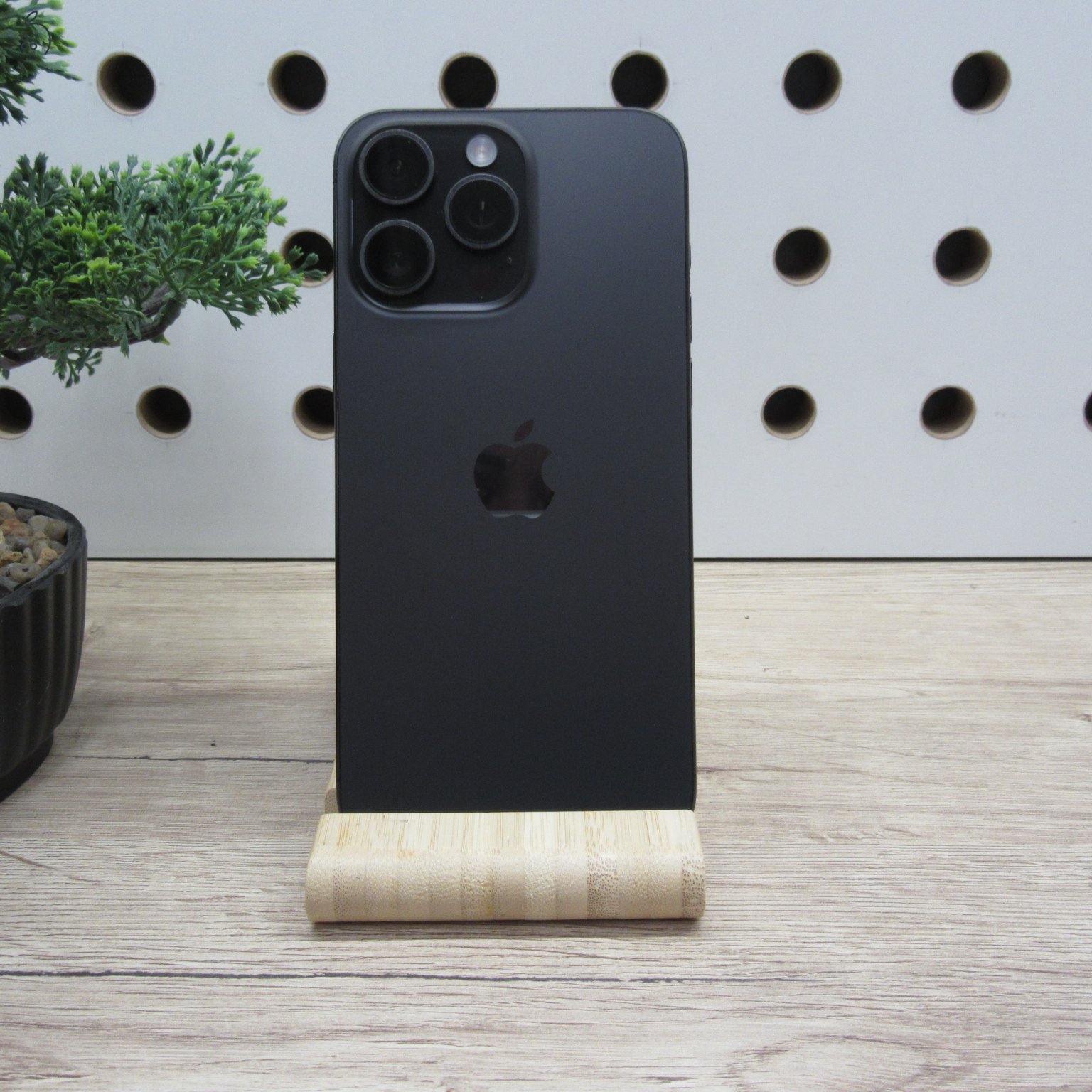 Apple iPhone 15 Pro Max 256GB fekete titán – használt, karcmentes – 90% akku (344 ciklus) – 6 hónap garancia