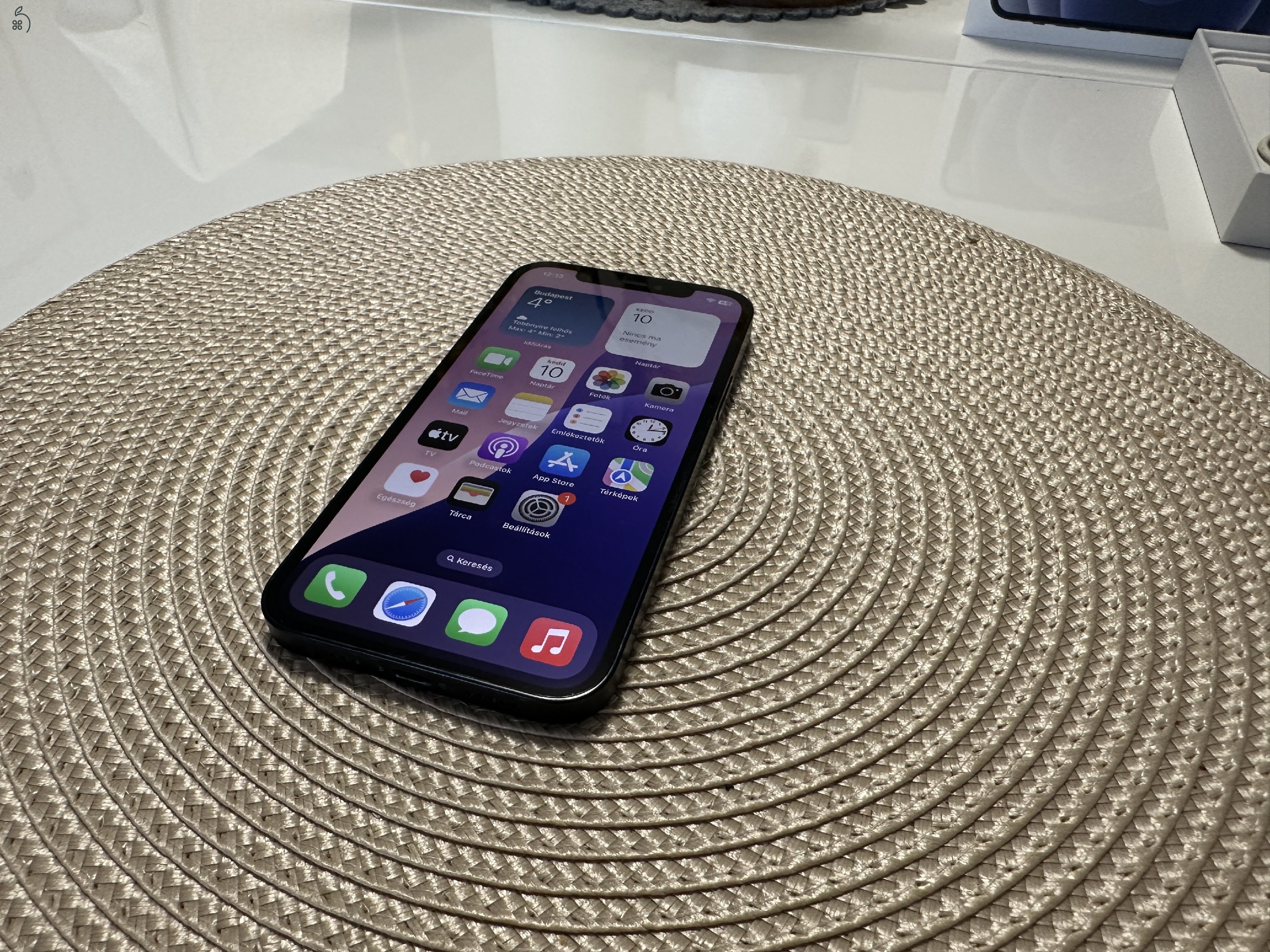 Apple iPhone 12 64Gb Fekete Kártyafüggetlen