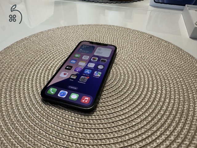 Apple iPhone 12 64Gb Fekete Kártyafüggetlen