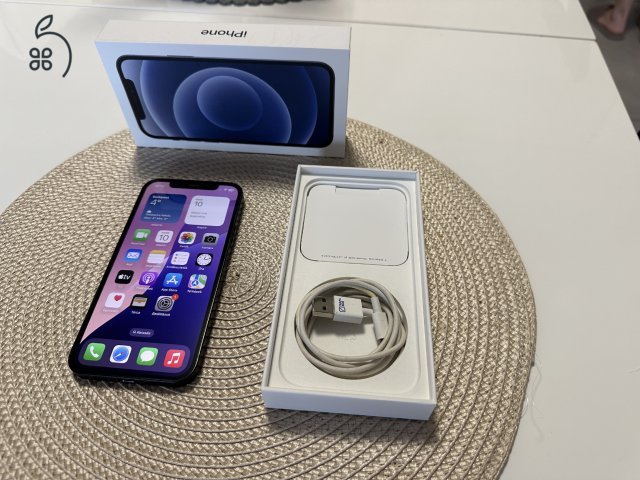 Apple iPhone 12 64Gb Fekete Kártyafüggetlen