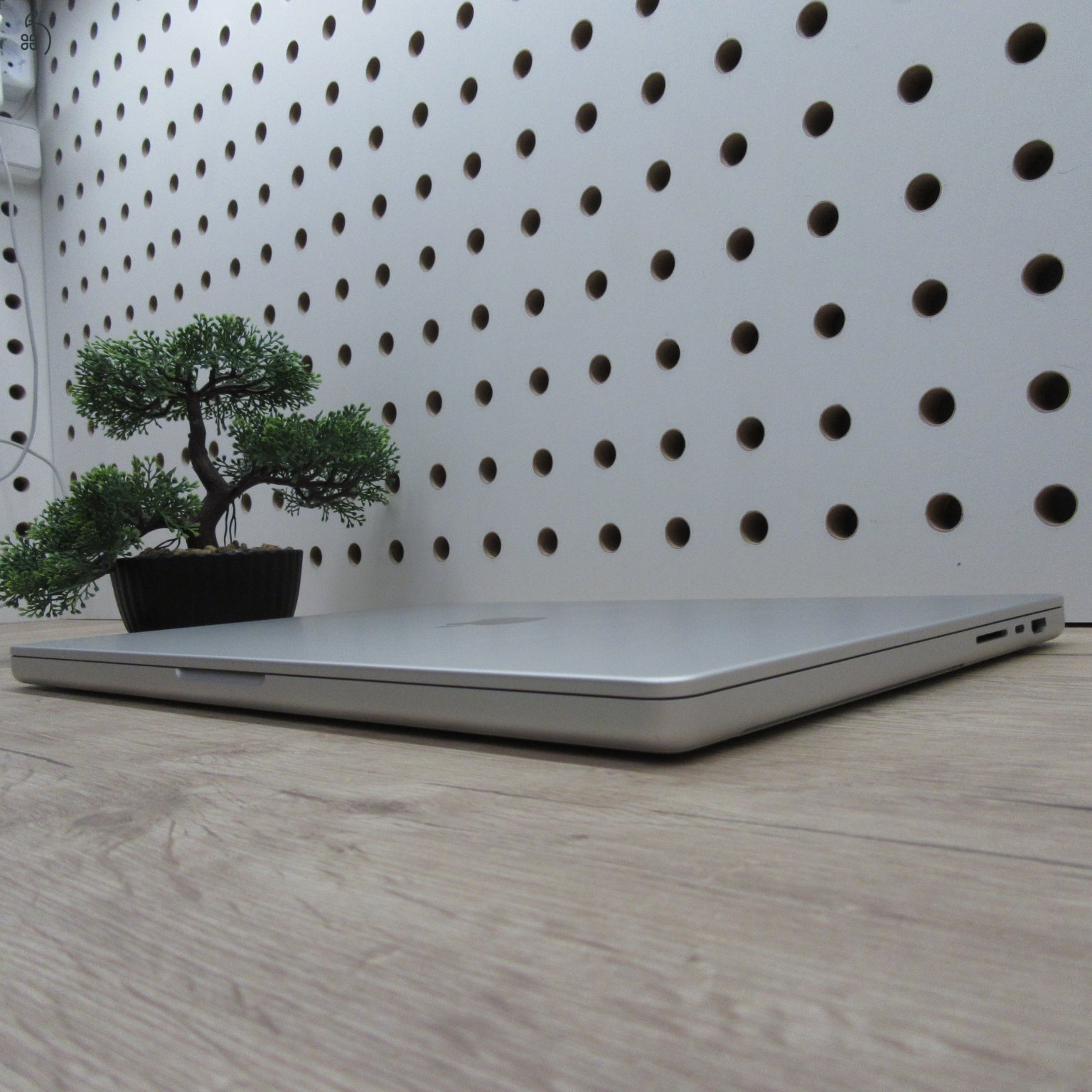 Apple MacBook Pro 16 (2021) 16GB/512GB használt, karcmentes 87% akku, 191 ciklus