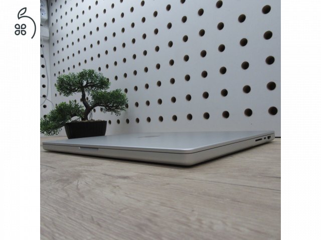 Apple MacBook Pro 16 (2021) 16GB/512GB használt, karcmentes 87% akku, 191 ciklus