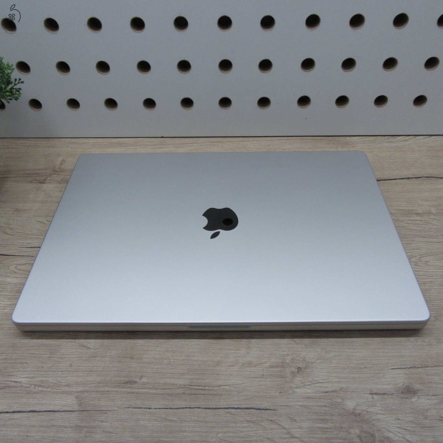 Apple MacBook Pro 16 (2021) 16GB/512GB használt, karcmentes 87% akku, 191 ciklus