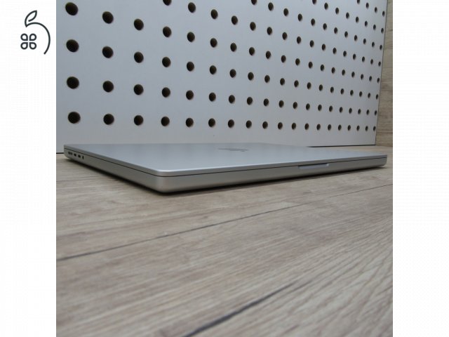Apple MacBook Pro 16 (2021) 16GB/512GB használt, karcmentes 87% akku, 191 ciklus