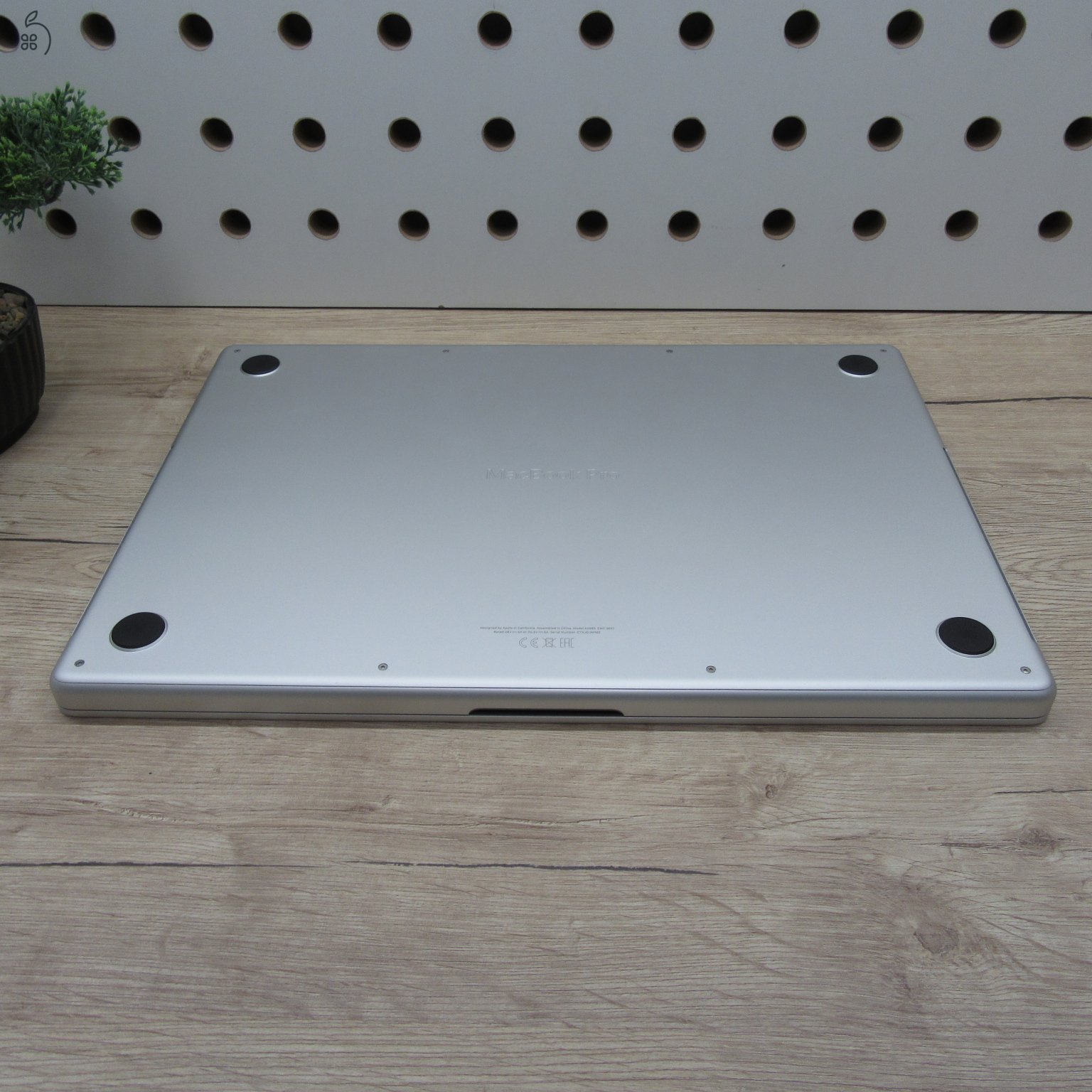 Apple MacBook Pro 16 (2021) 16GB/512GB használt, karcmentes 87% akku, 191 ciklus