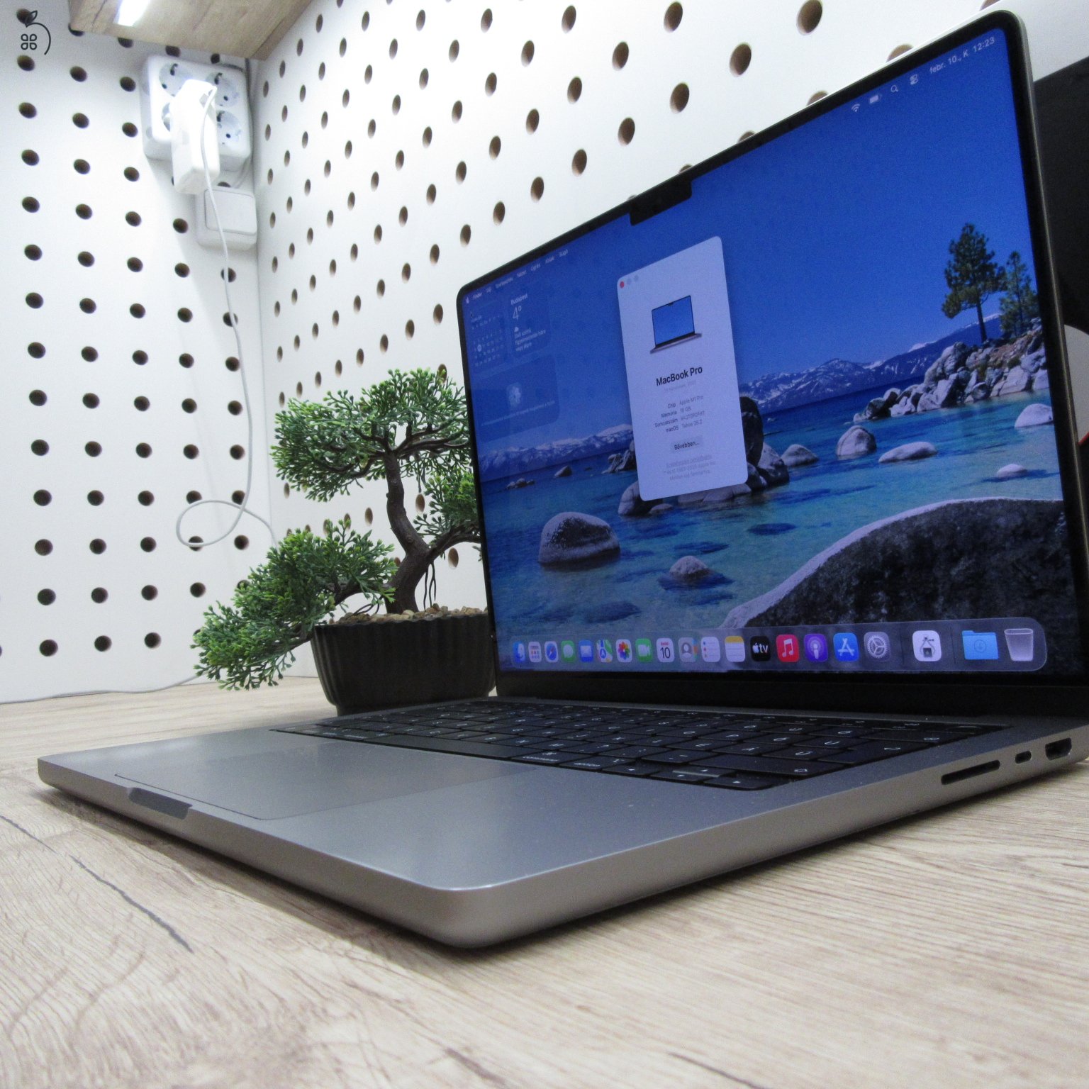 Apple MacBook Pro 14 (2021) 16GB/512GB használt, szép állapot 100% akku , 8 ciklus