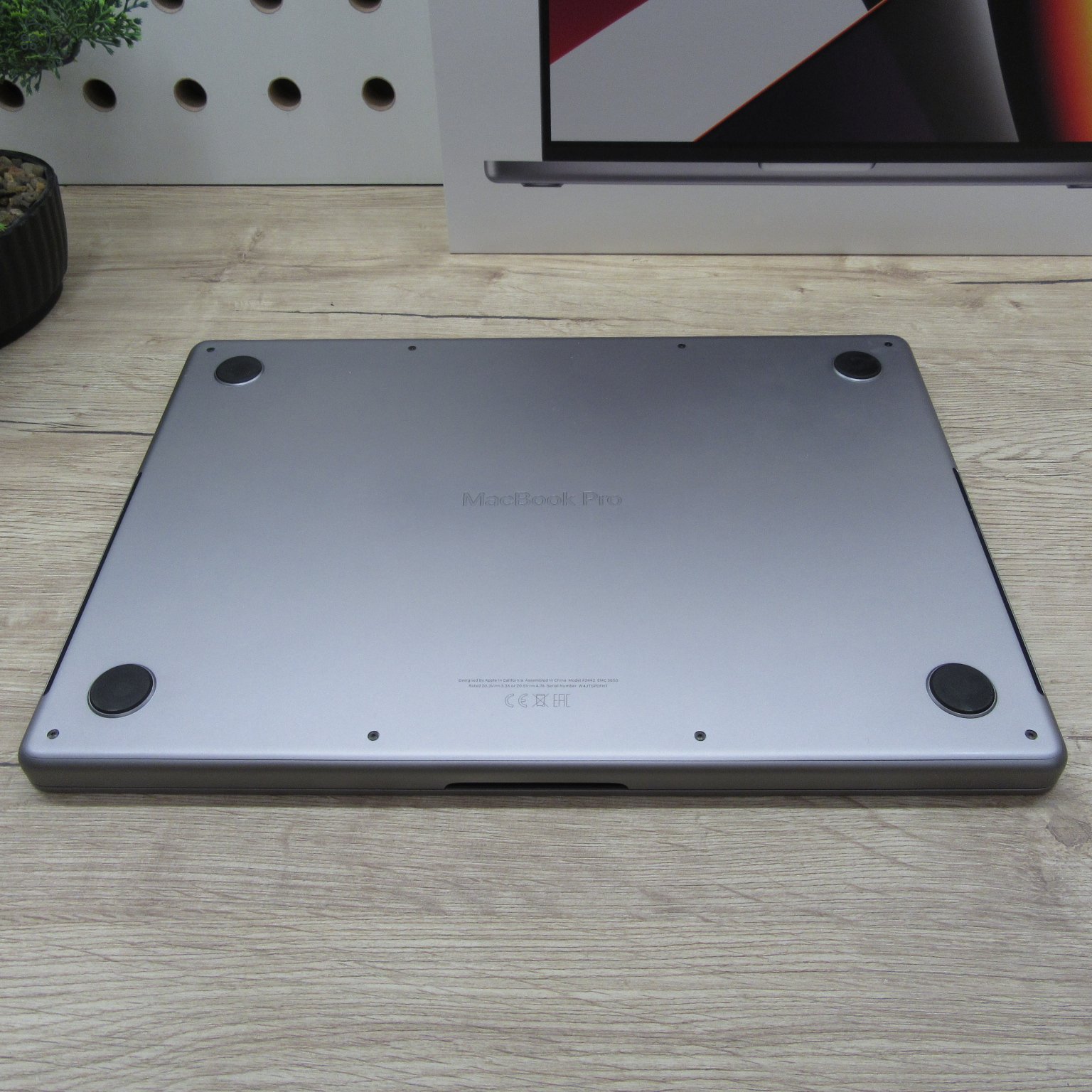 Apple MacBook Pro 14 (2021) 16GB/512GB használt, szép állapot 100% akku , 8 ciklus