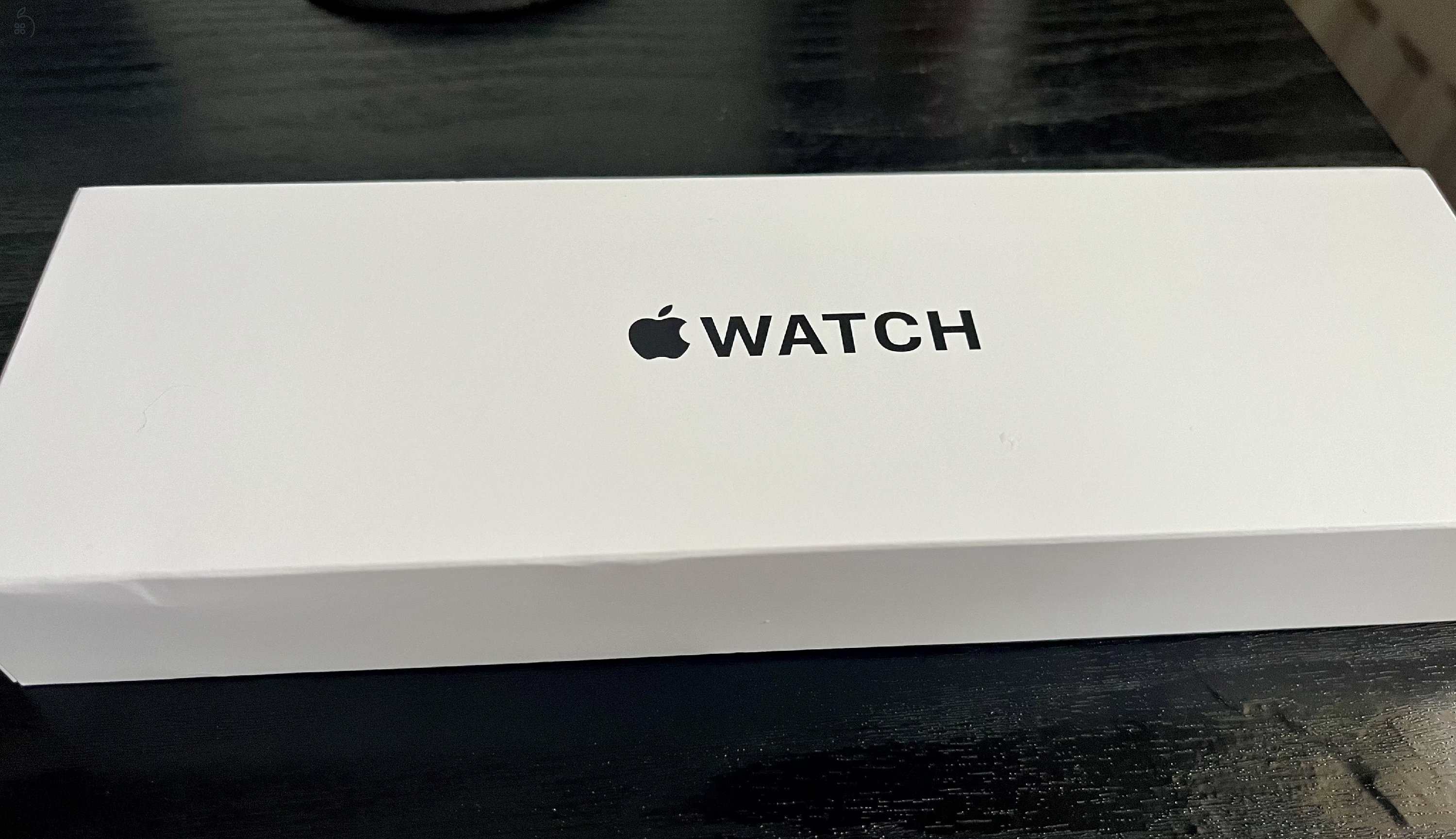 Teljesen új 44 mm es SE3 APple watch eladó