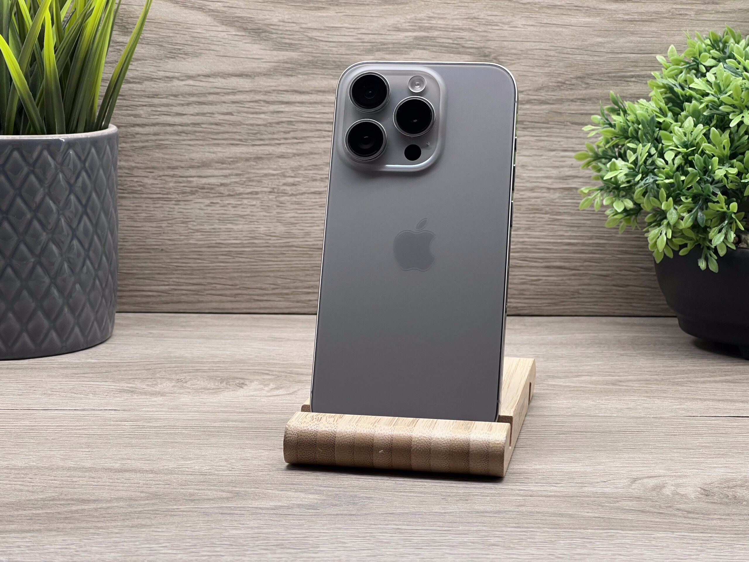 Hibátlan iPhone 15 Pro Natural Titanium 128GB 2 ÉV Garanciával 91%