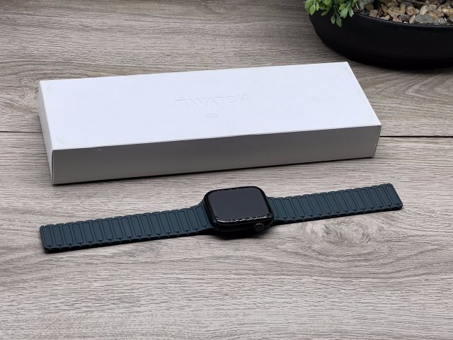 Hibátlan Apple Watch S9 Midnight 45mm 2 ÉV Garanciával