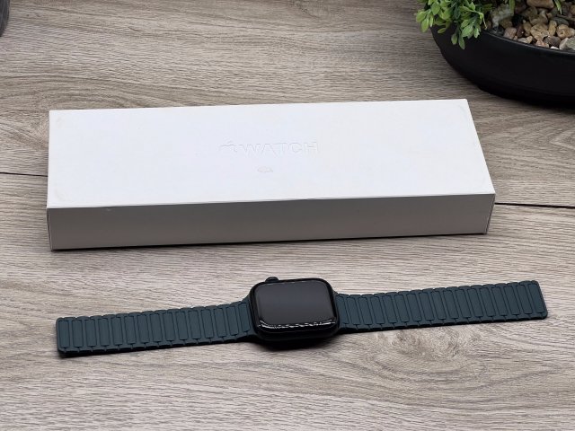 Hibátlan Apple Watch S9 Midnight 45mm 2 ÉV Garanciával