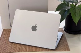 Hibátlan MacBook Air M4 2025 Skyblue 13” 256GB 16GB 2 ÉV Garanciával