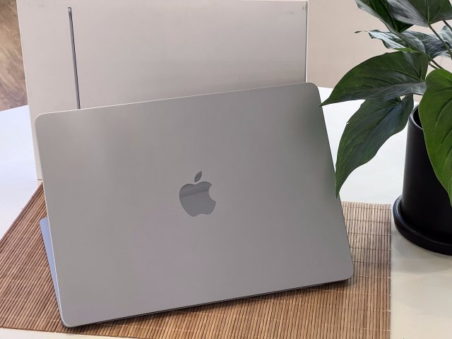 Hibátlan MacBook Air M4 2025 Skyblue 13” 256GB 16GB 2 ÉV Garanciával