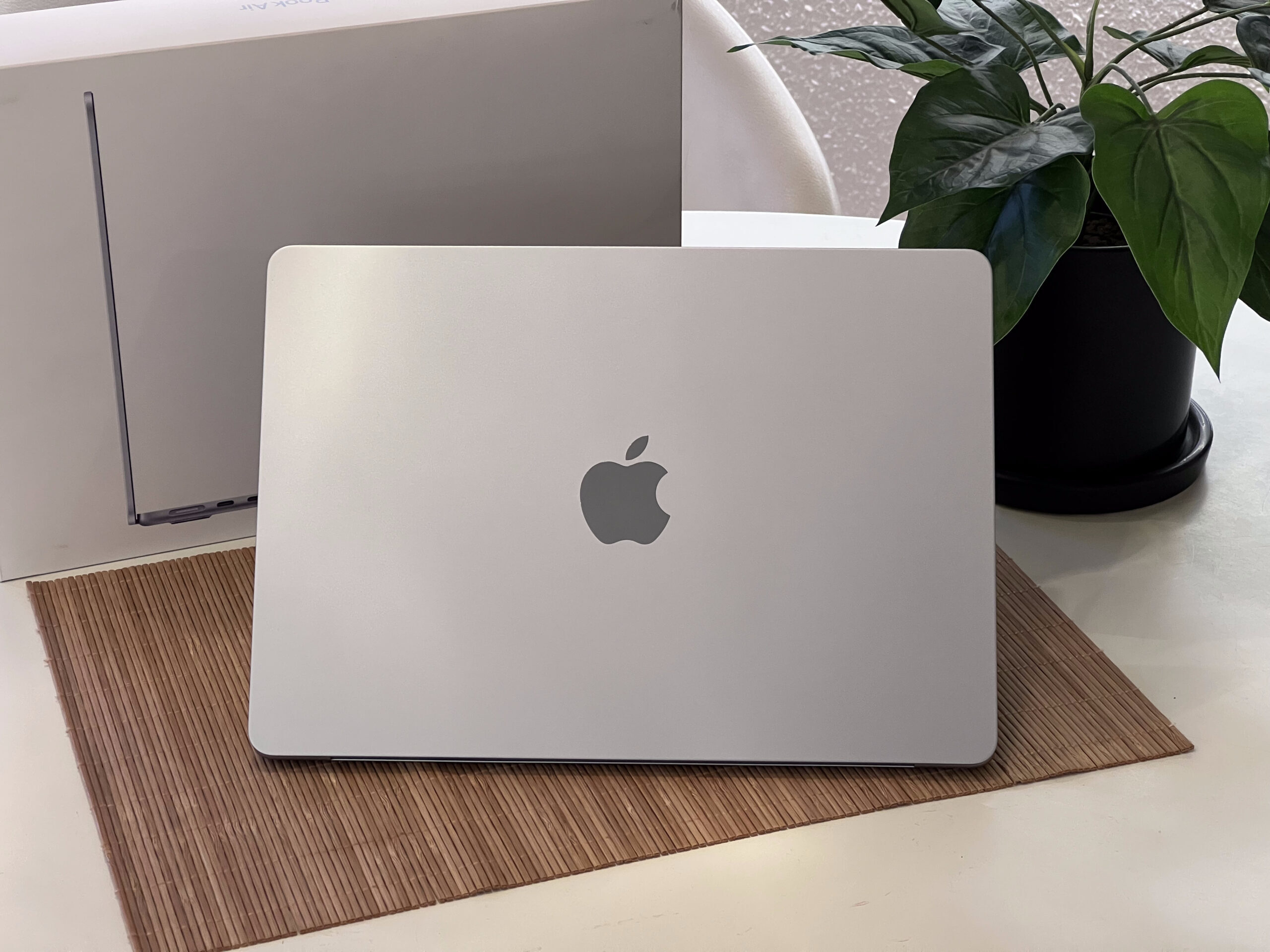 Hibátlan MacBook Air M4 2025 Skyblue 13” 256GB 16GB 2 ÉV Garanciával