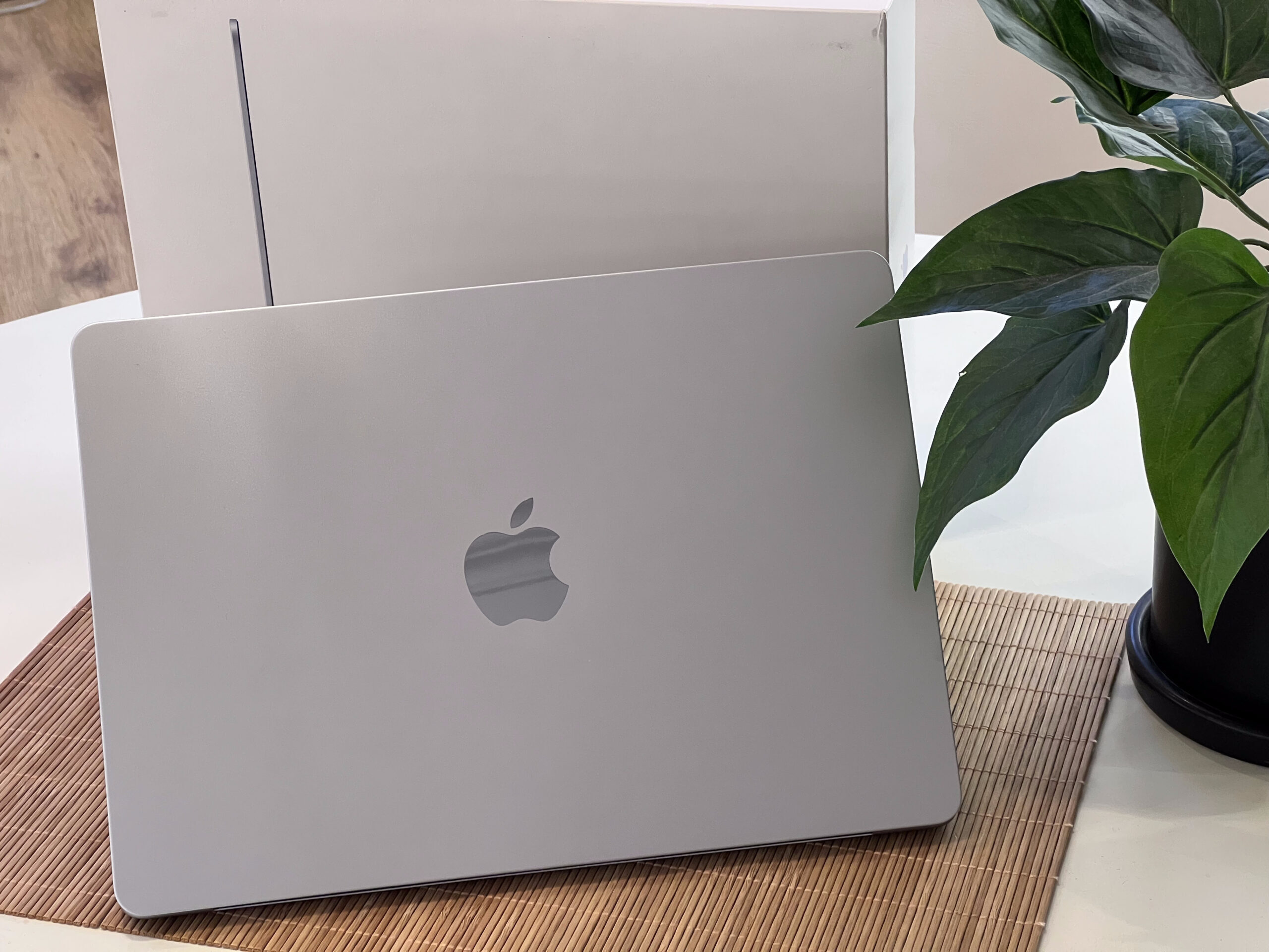 Hibátlan MacBook Air M4 2025 Skyblue 13” 256GB 16GB 2 ÉV Garanciával