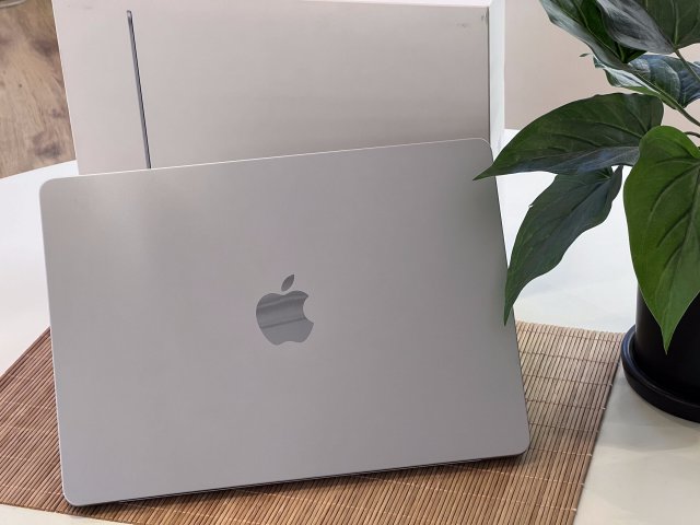 Hibátlan MacBook Air M4 2025 Skyblue 13” 256GB 16GB 2 ÉV Garanciával