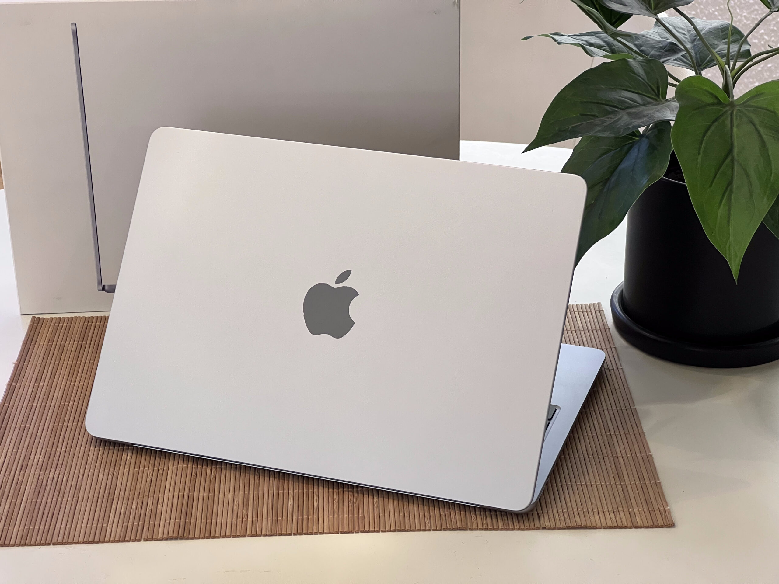Hibátlan MacBook Air M4 2025 Skyblue 13” 256GB 16GB 2 ÉV Garanciával