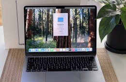 Hibátlan MacBook Air M4 2025 Skyblue 13” 256GB 16GB 2 ÉV Garanciával