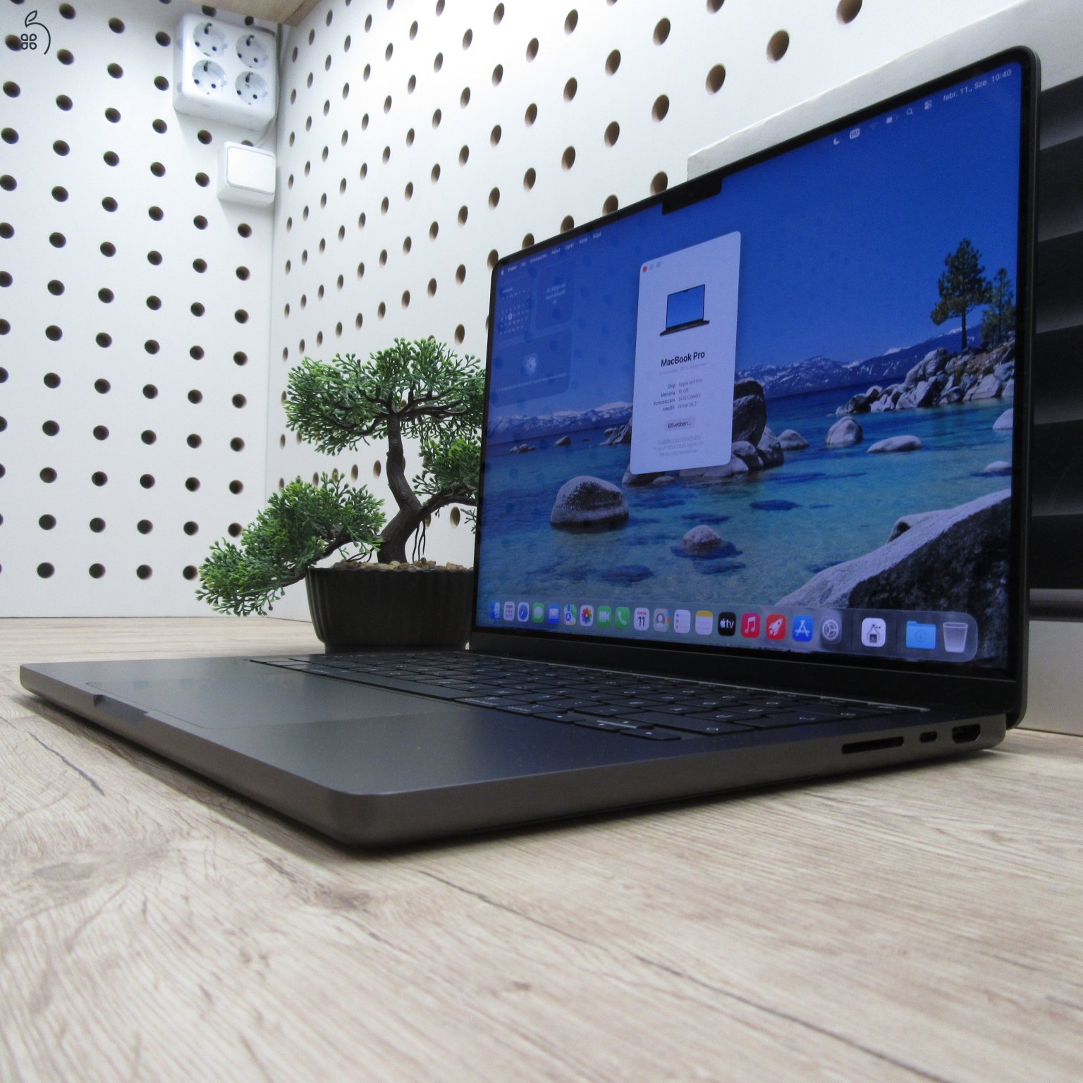 Apple MacBook Pro 14 (2023) M3 Pro 18GB/500GB – használt, újszerű – 100% akku (9 ciklus)