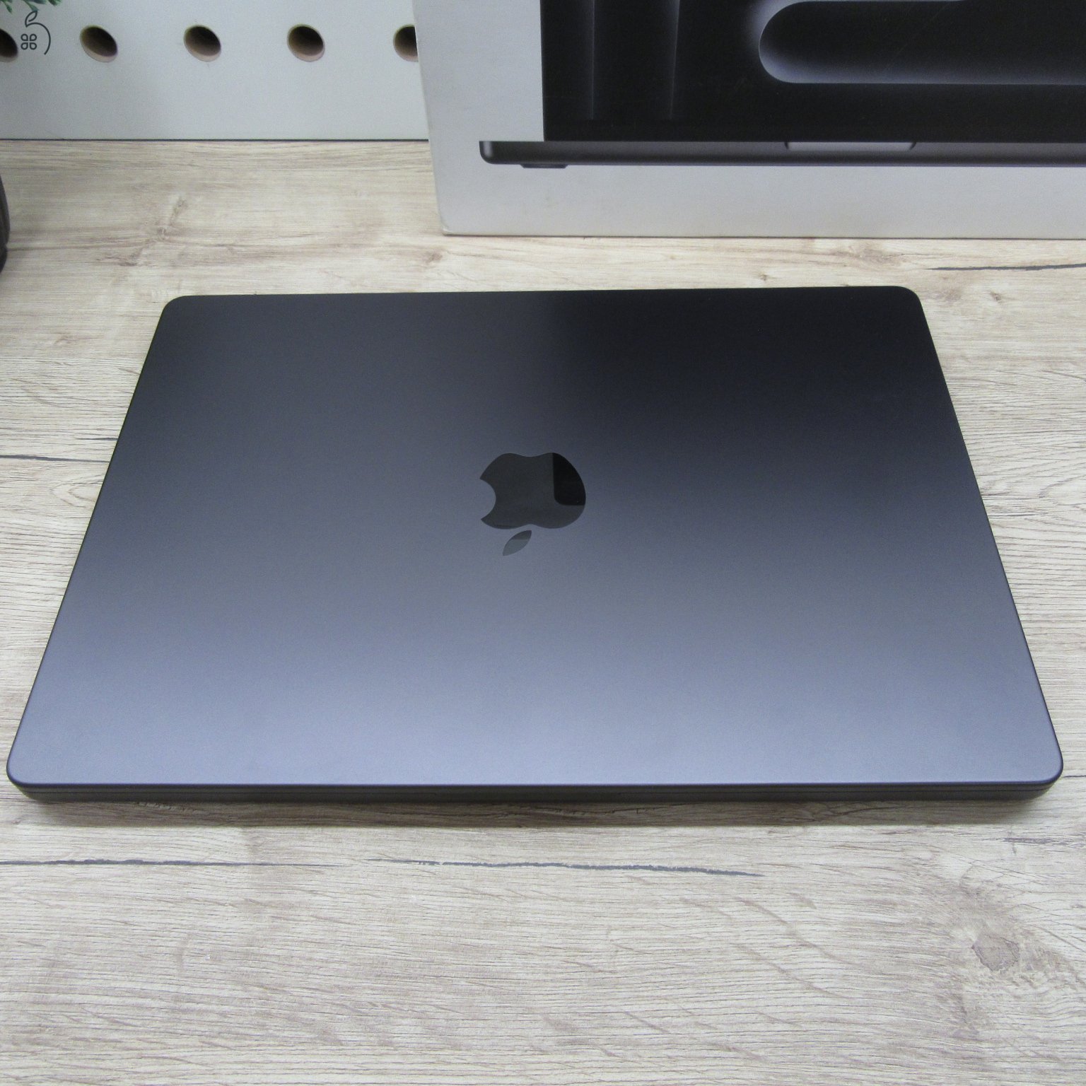 Apple MacBook Pro 14 (2023) M3 Pro 18GB/500GB – használt, újszerű – 100% akku (9 ciklus)