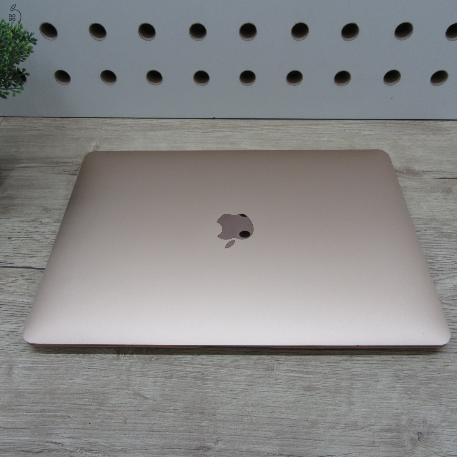 Apple MacBook Air 13 (2020) M1 8GB/256GB – használt, szép állapot – 87% akku (317 ciklus)