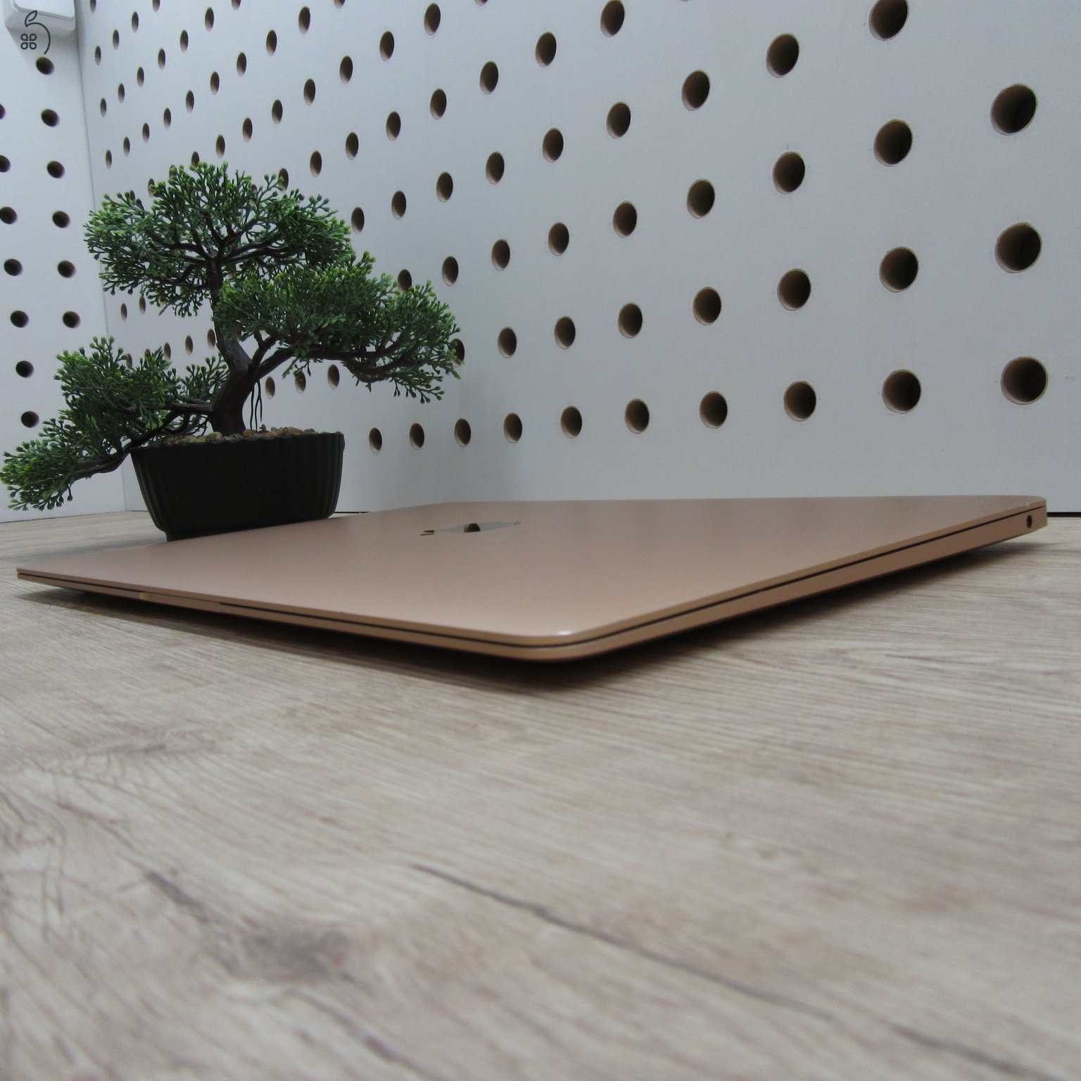 Apple MacBook Air 13 (2020) M1 8GB/256GB – használt, szép állapot – 87% akku (317 ciklus)