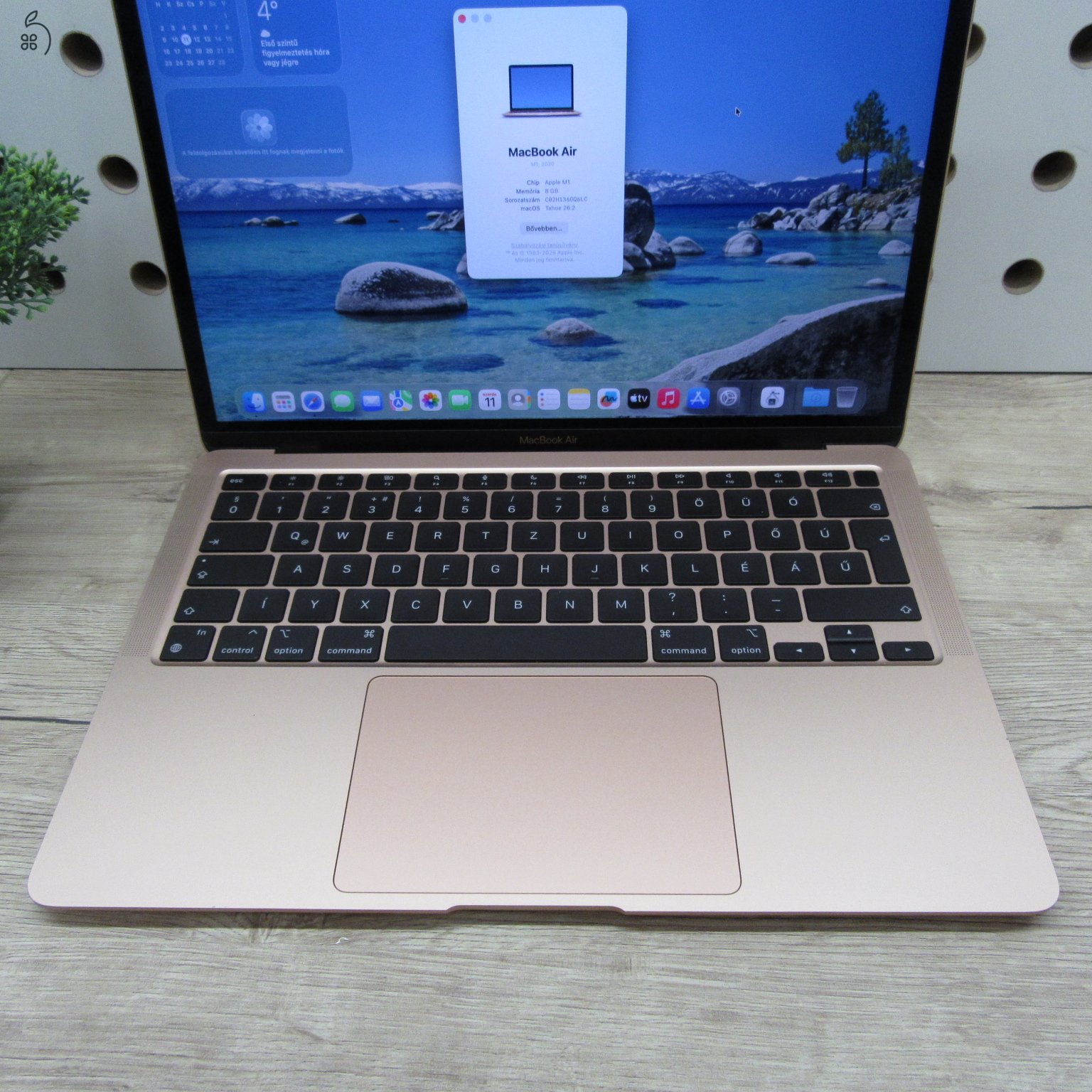 Apple MacBook Air 13 (2020) M1 8GB/256GB – használt, szép állapot – 87% akku (317 ciklus)