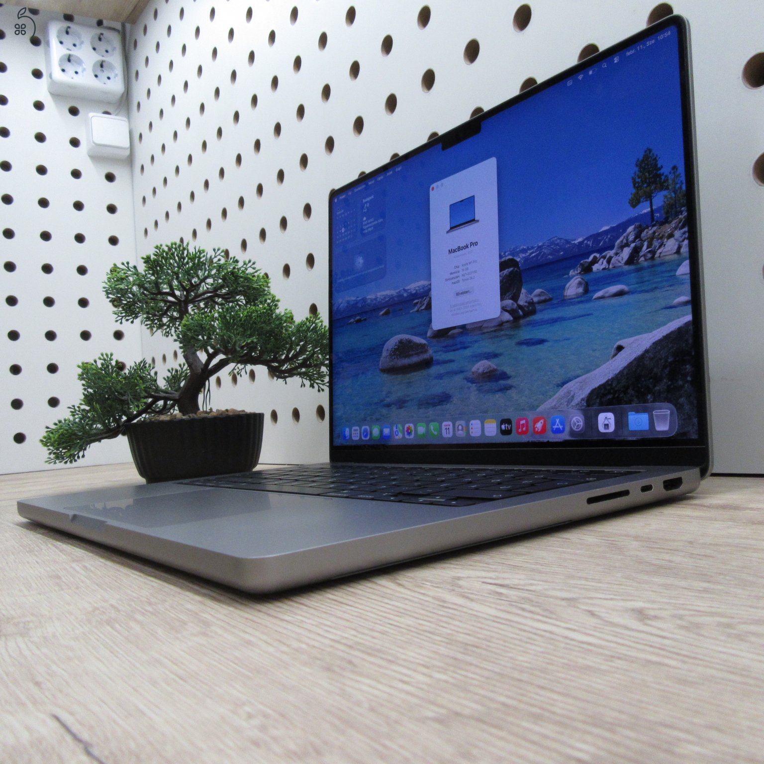 Apple MacBook Pro 14 (2021) M1 Pro 16GB/500GB – használt, szép állapot – 87% akku (323 ciklus)