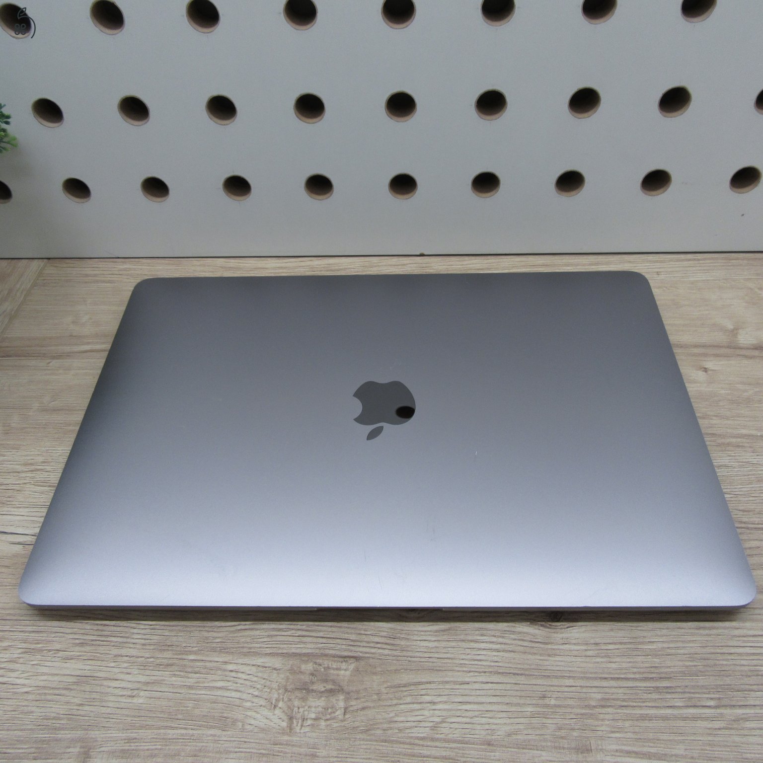 Apple MacBook Air 13 (2020) M1 8GB/500GB – használt, megkímélt – 82% akku