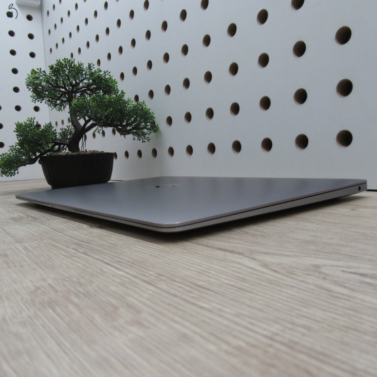 Apple MacBook Air 13 (2020) M1 8GB/500GB – használt, megkímélt – 82% akku