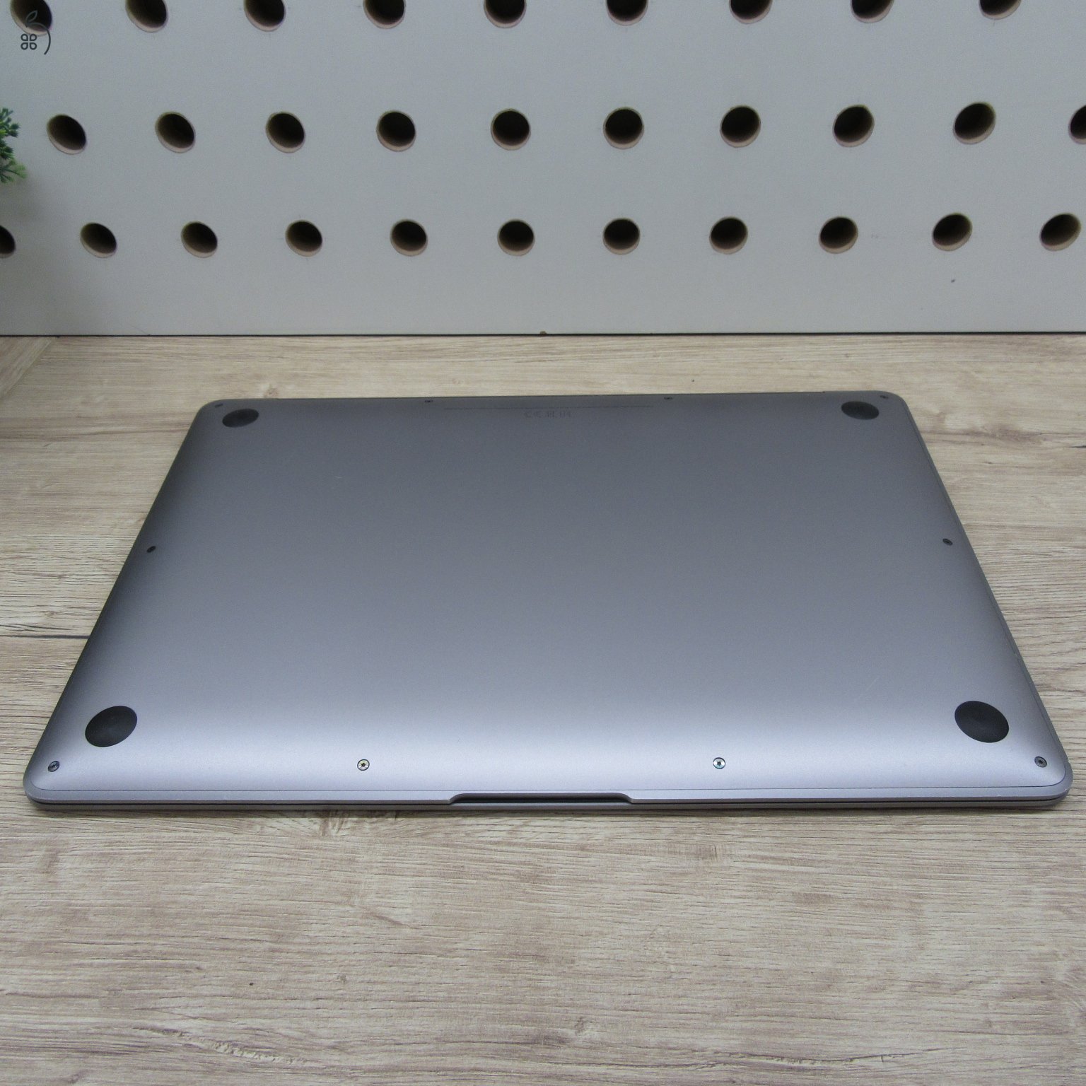 Apple MacBook Air 13 (2020) M1 8GB/500GB – használt, megkímélt – 82% akku