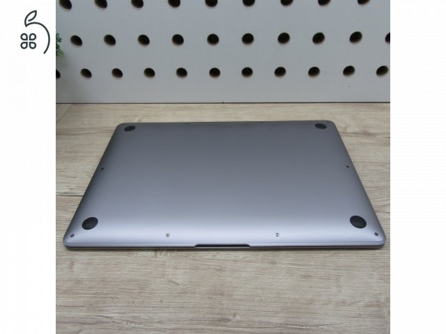 Apple MacBook Air 13 (2020) M1 8GB/500GB – használt, megkímélt – 82% akku