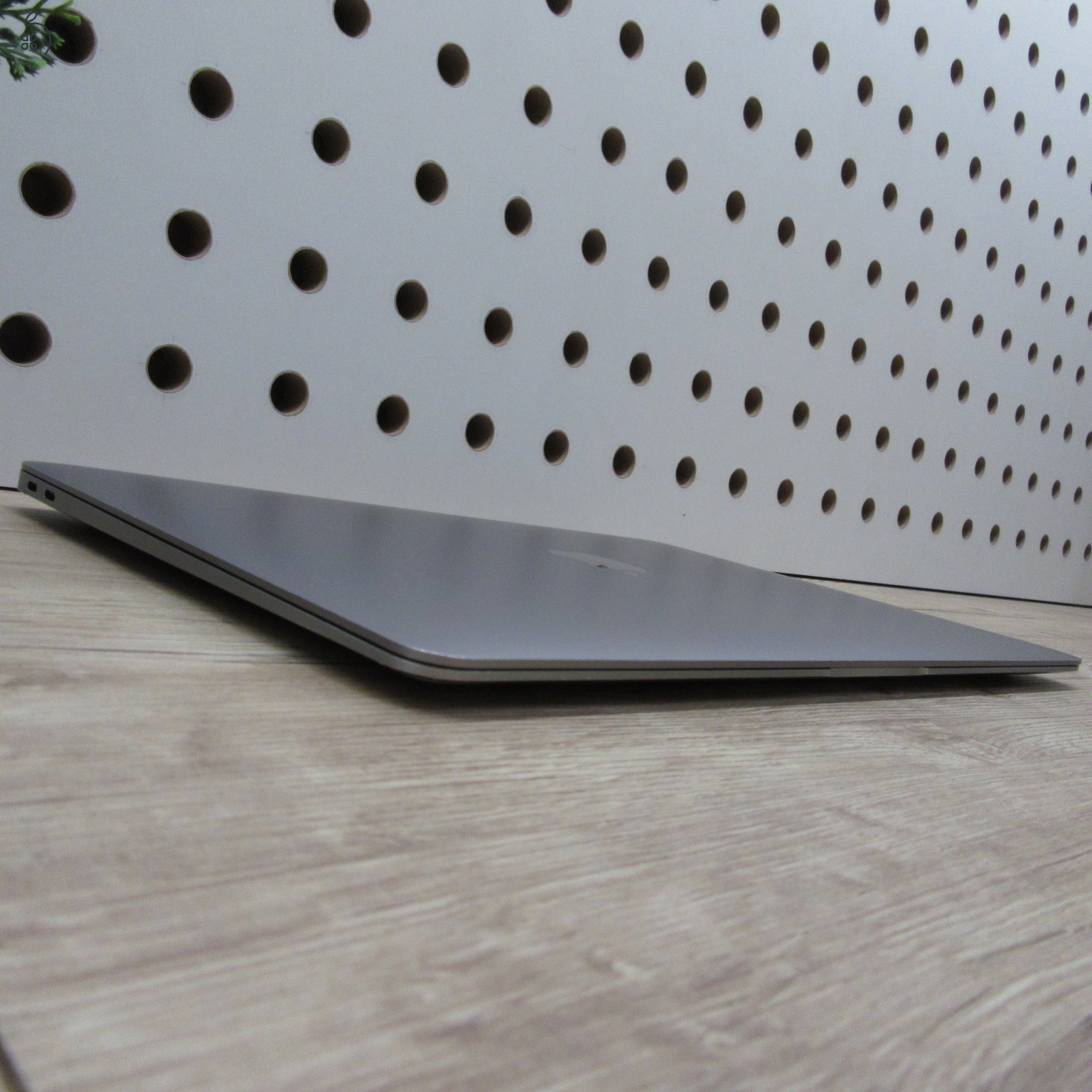 Apple MacBook Air 13 (2020) M1 8GB/500GB – használt, megkímélt – 82% akku