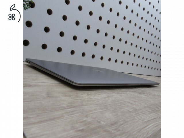 Apple MacBook Air 13 (2020) M1 8GB/500GB – használt, megkímélt – 82% akku