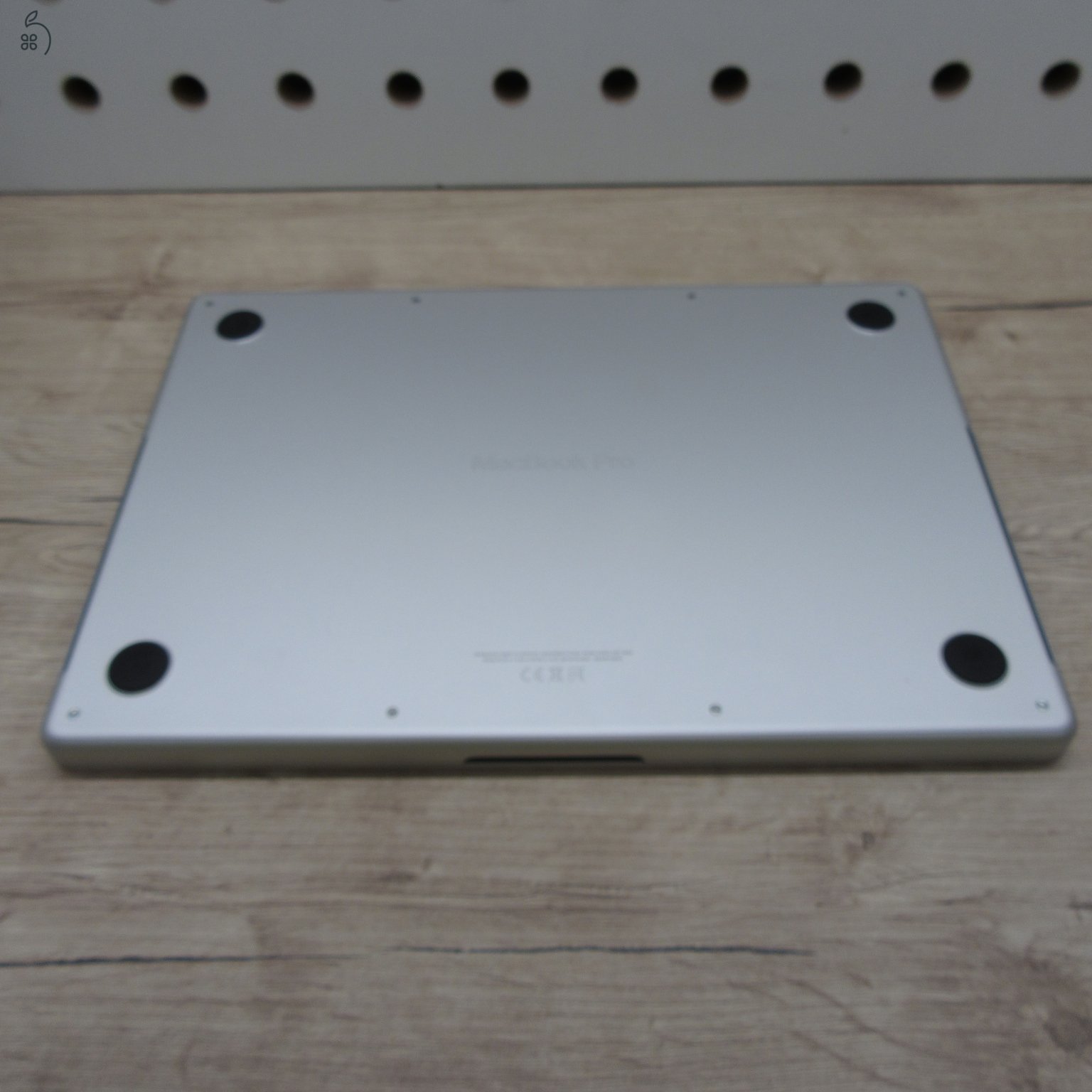 Apple MacBook Pro 14 (2021) M1 Pro 16GB/500GB – használt, karcmentes – 85% akku (183 ciklus)