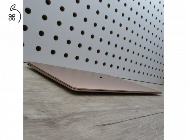Apple MacBook Air 13 (2020) M1 8GB/256GB – használt, megkímélt – 85% akku (258 ciklus)